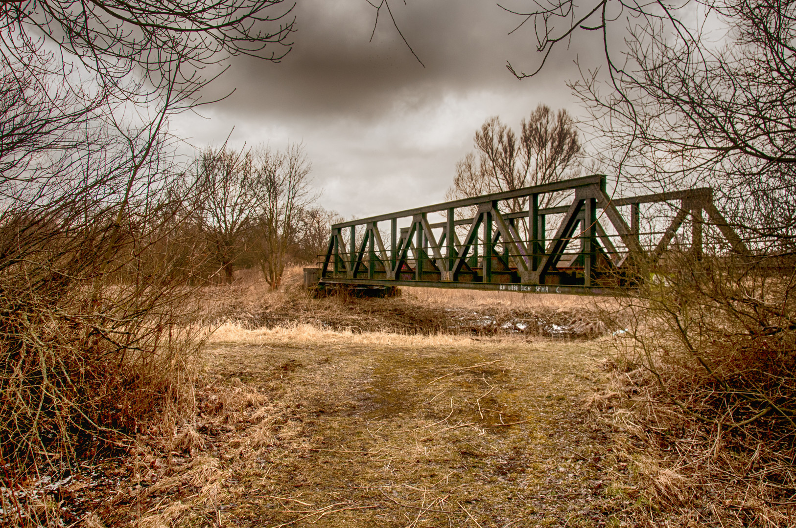 Eisenbahnbrücke über einen Bach