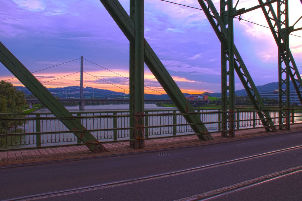 Eisenbahnbrücke und Voestbrücke - Linz