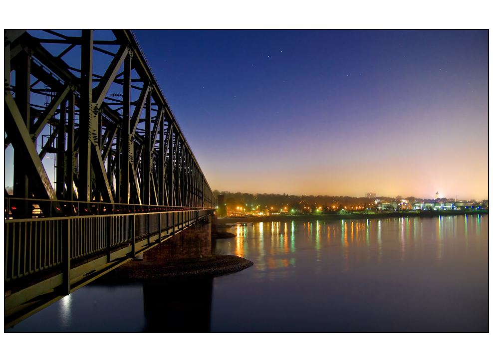 Eisenbahnbrücke von Hessen nach Rheinland-Pfalz