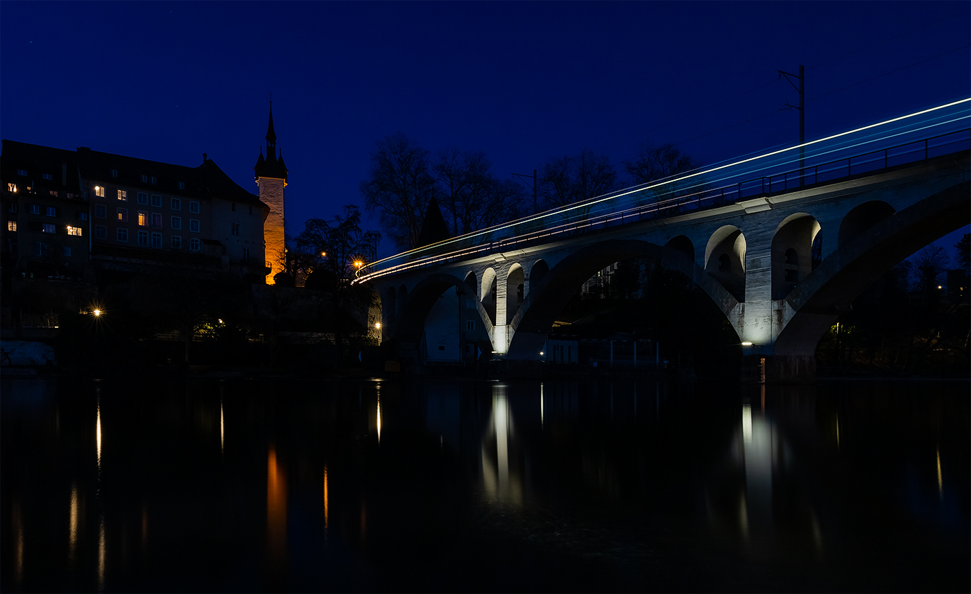 "Eisenbahnbrücke zur Blauen Stunde II "