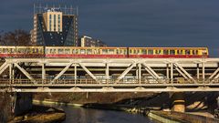 EISENBAHNBRÜCKEN AM OBERHAFEN