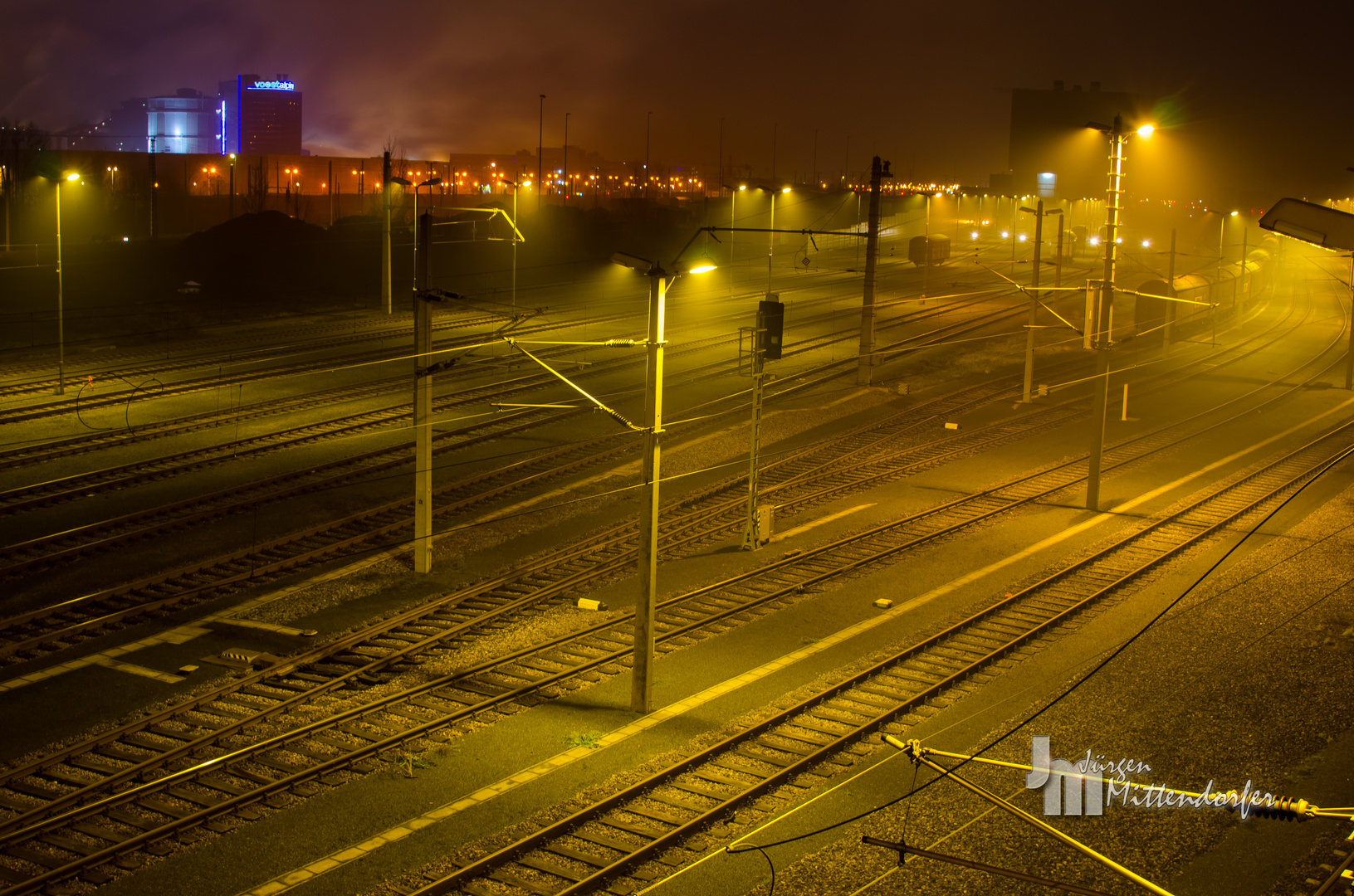 Eisenbahngleise bei Nacht