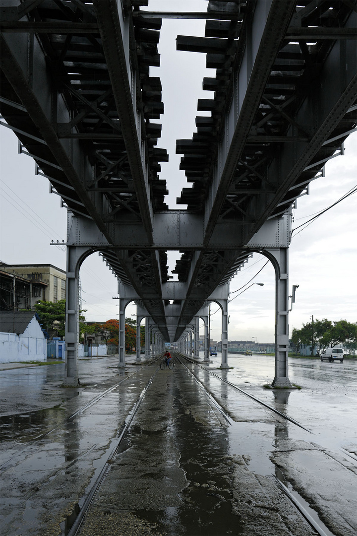 Eisenbahntrasse in Havanna, Kuba