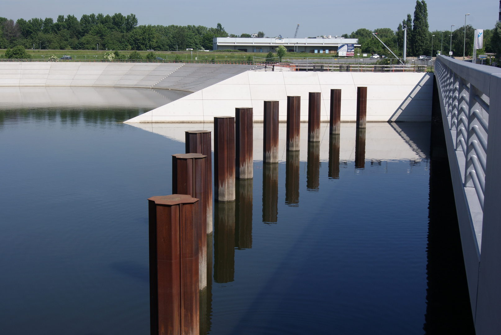 Eisenbegrenzung im Duisburger Innenhafen