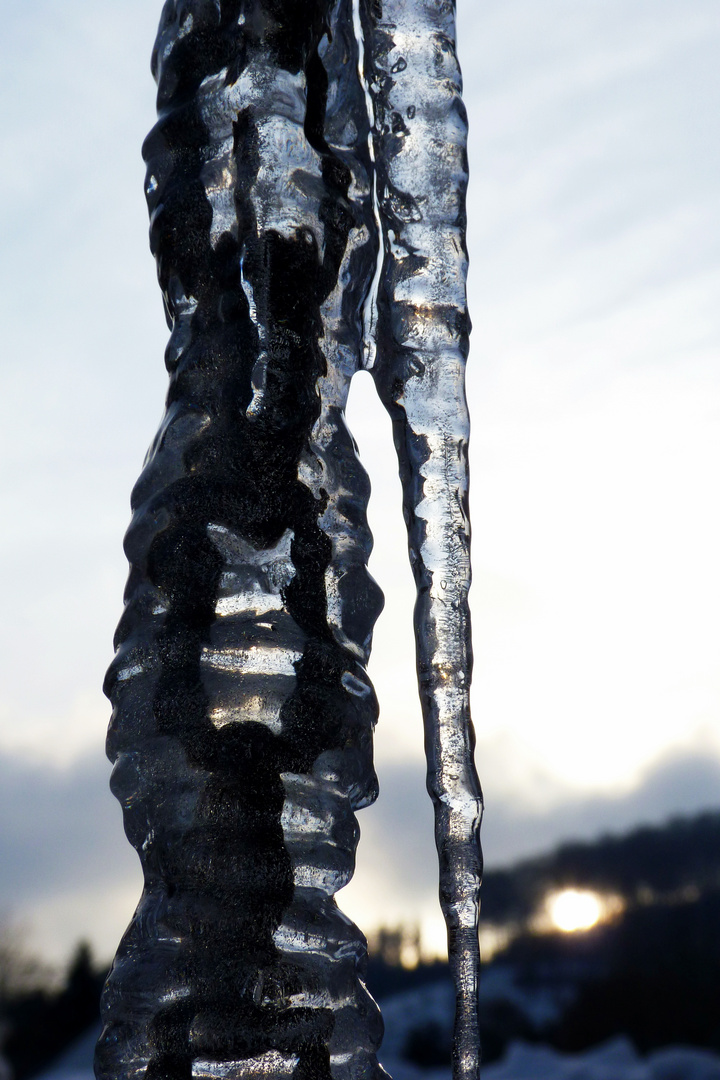 Eisenkette gefangen im Eis
