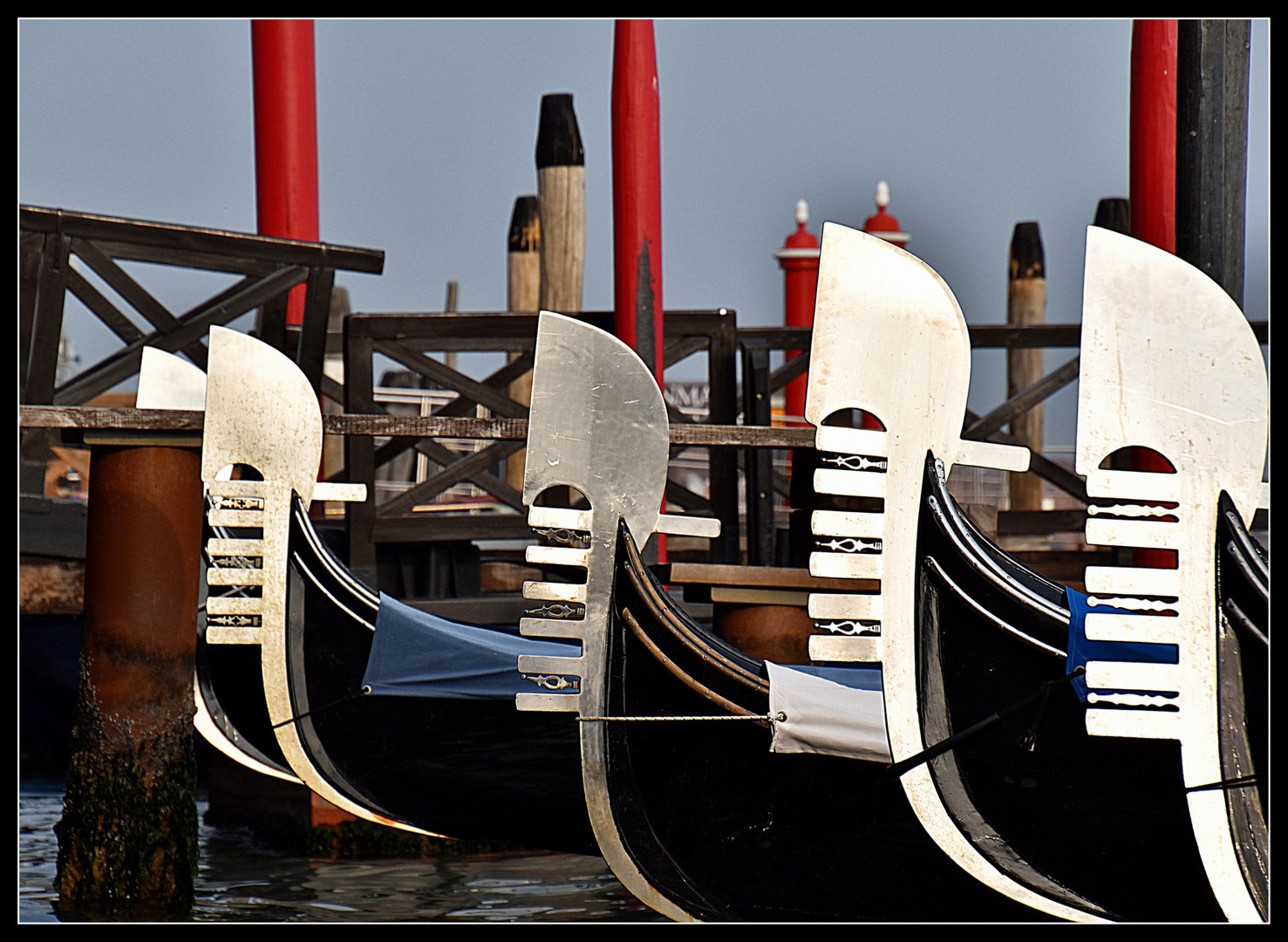  Eiserne Bugbeschläge ( Ferri ) der Gondeln in Venedig...