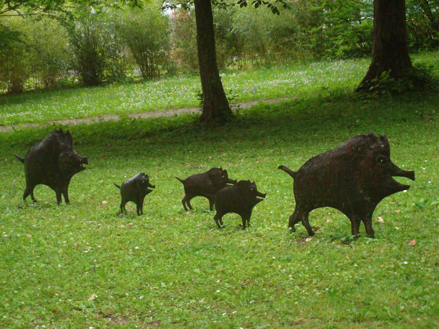 "Eiserne Wildschweinfamilie"