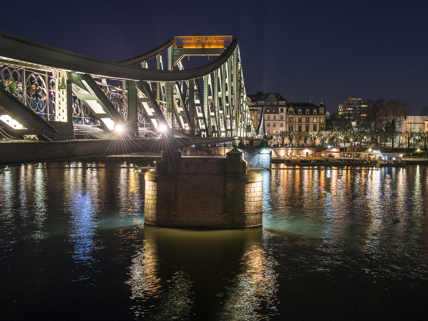 Eiserner Steg in Frankfurt - Blick vom Römerberg (Altstadt) aus