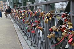 Eiserner Steg mit Eisenschmuck