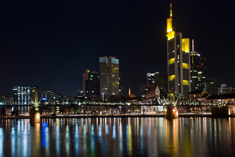 Eiserner Steg und Skyline von Frankfurt (reloaded)