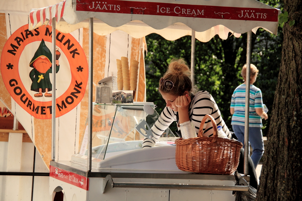 Eisfachverkäuferin