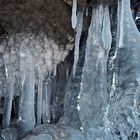 Eisfantasie am Bergbach.   -   Fantaisie glaciale...