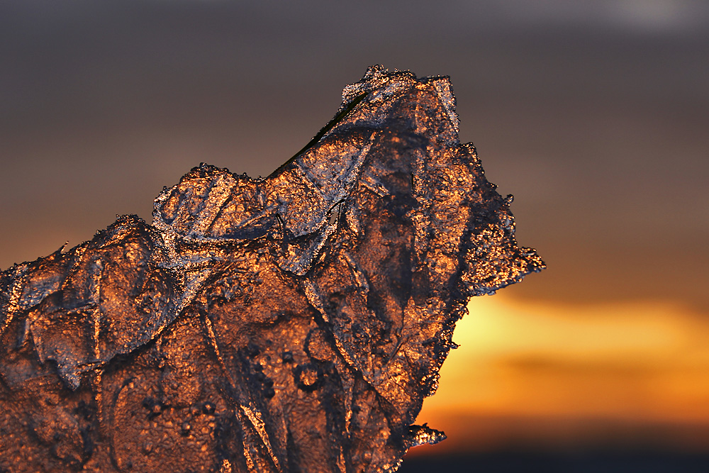 Eisfigur bei Sonnenuntergang