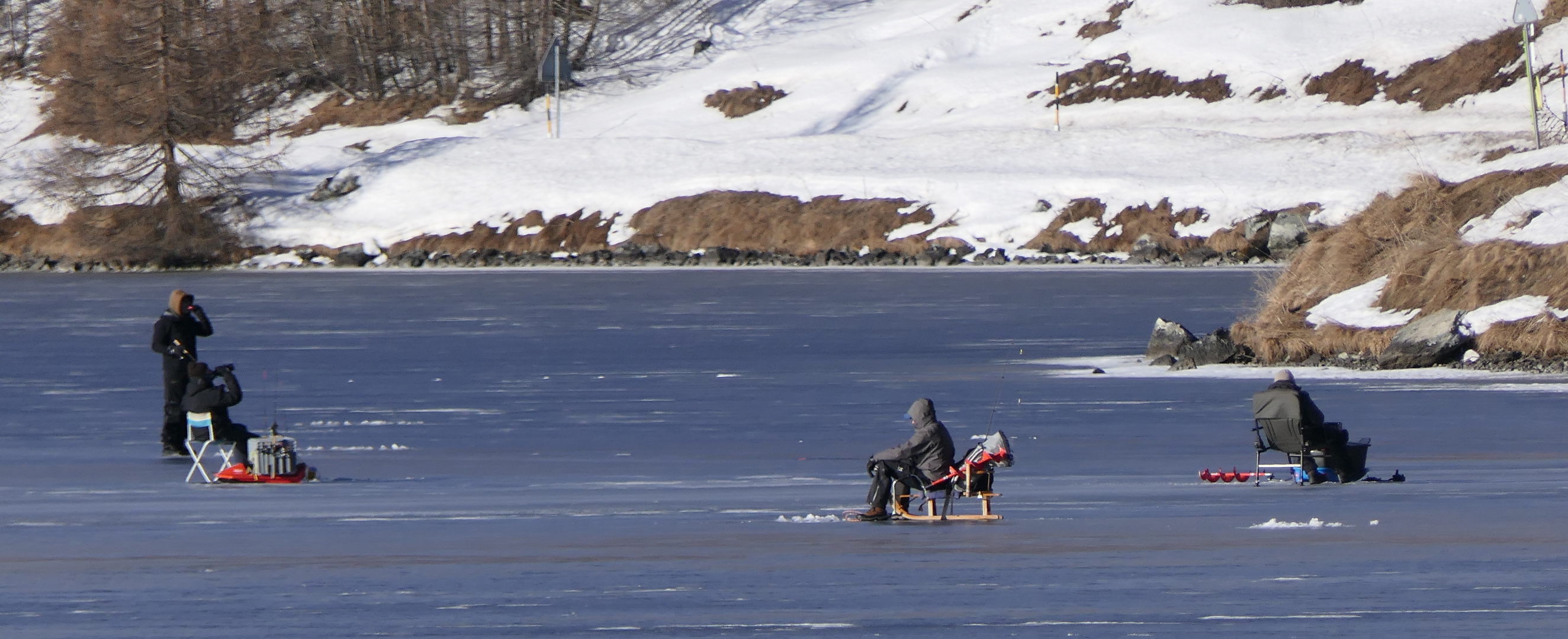 Eisfischer auf dem Silser See