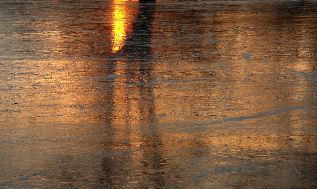 Eisfläche in der Abendsonne