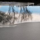 Eisfläche und Wasseroberfläche