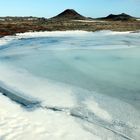 Eisflächen und Lavahügel