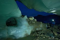 Eisgrotte am Tiefengletscher