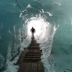 Eisgrotte Im Rohnegletscher