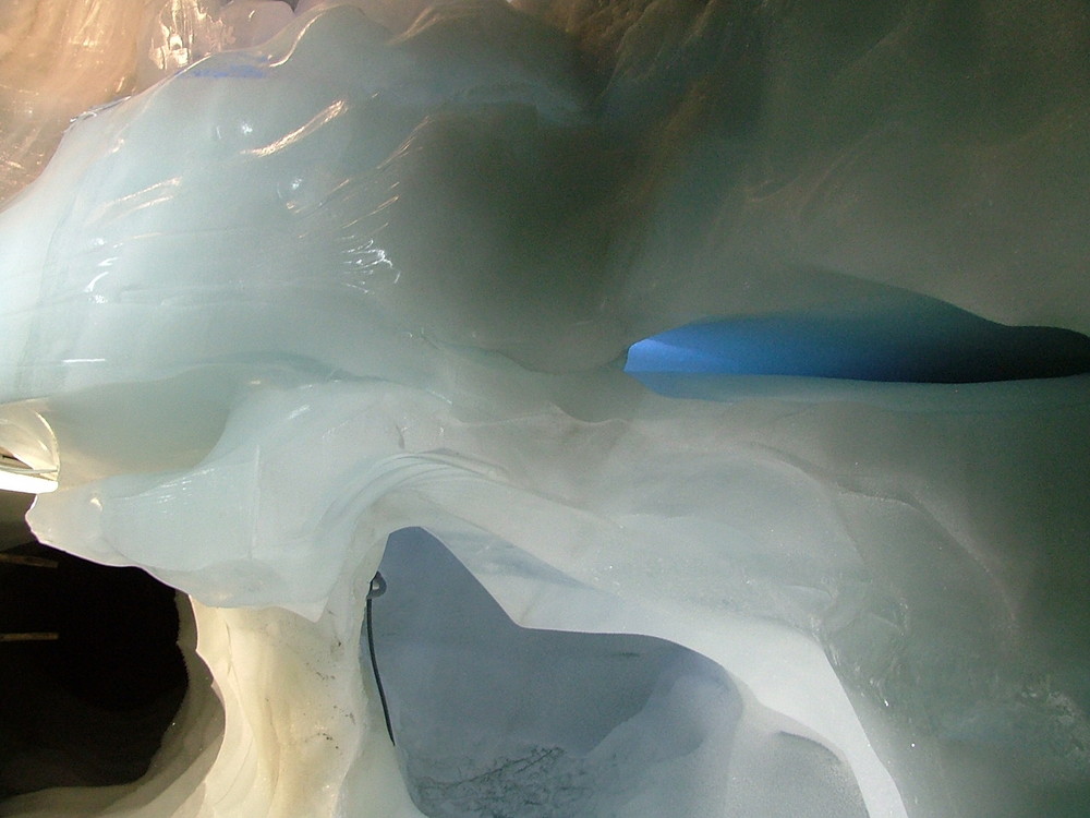 Eishöhle im Gletscher