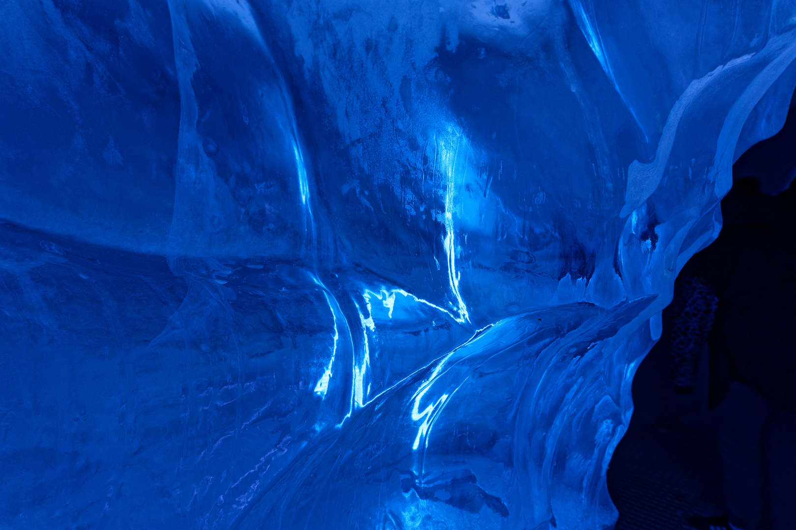  Eishöhle unter Perlan