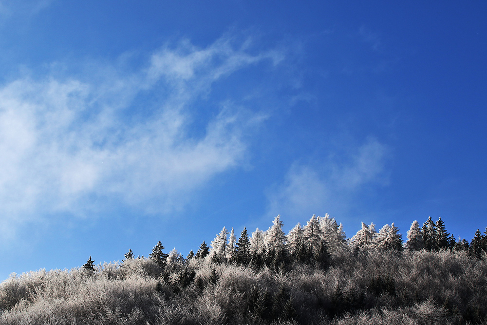 eisig blauer Himmel