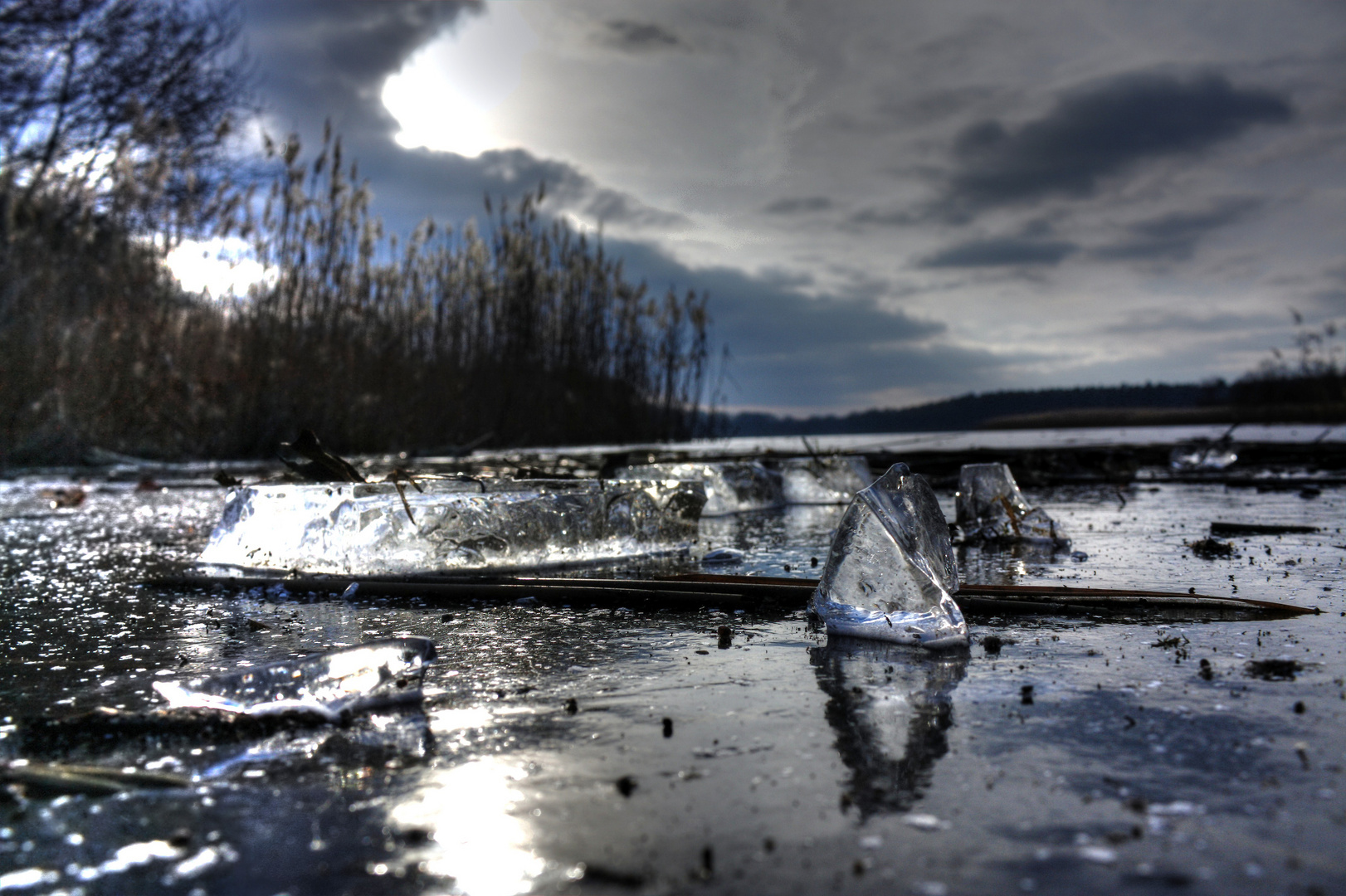 eisig ruht der See