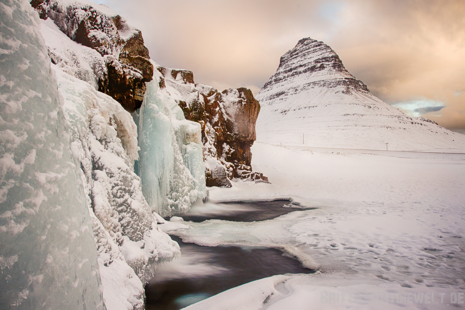 Eisige Kirkjufellwelt im Winter