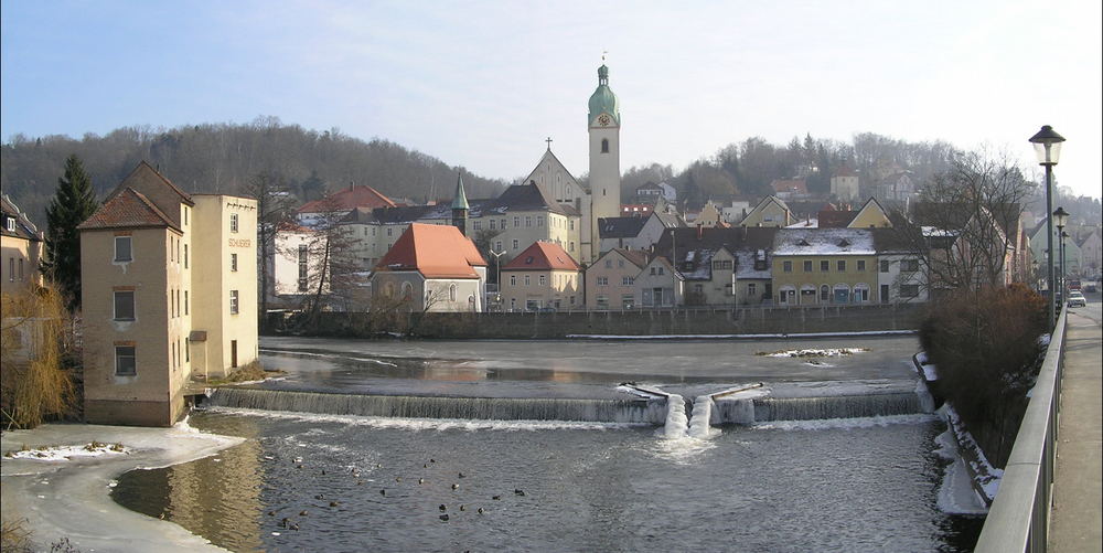 Eisige Naab an sonnigem Wintertag