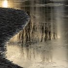 Eisige Spiegelei am Strand