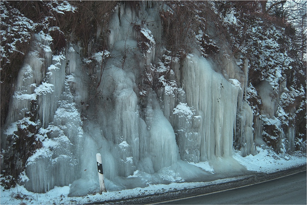 eisige Wasserfälle