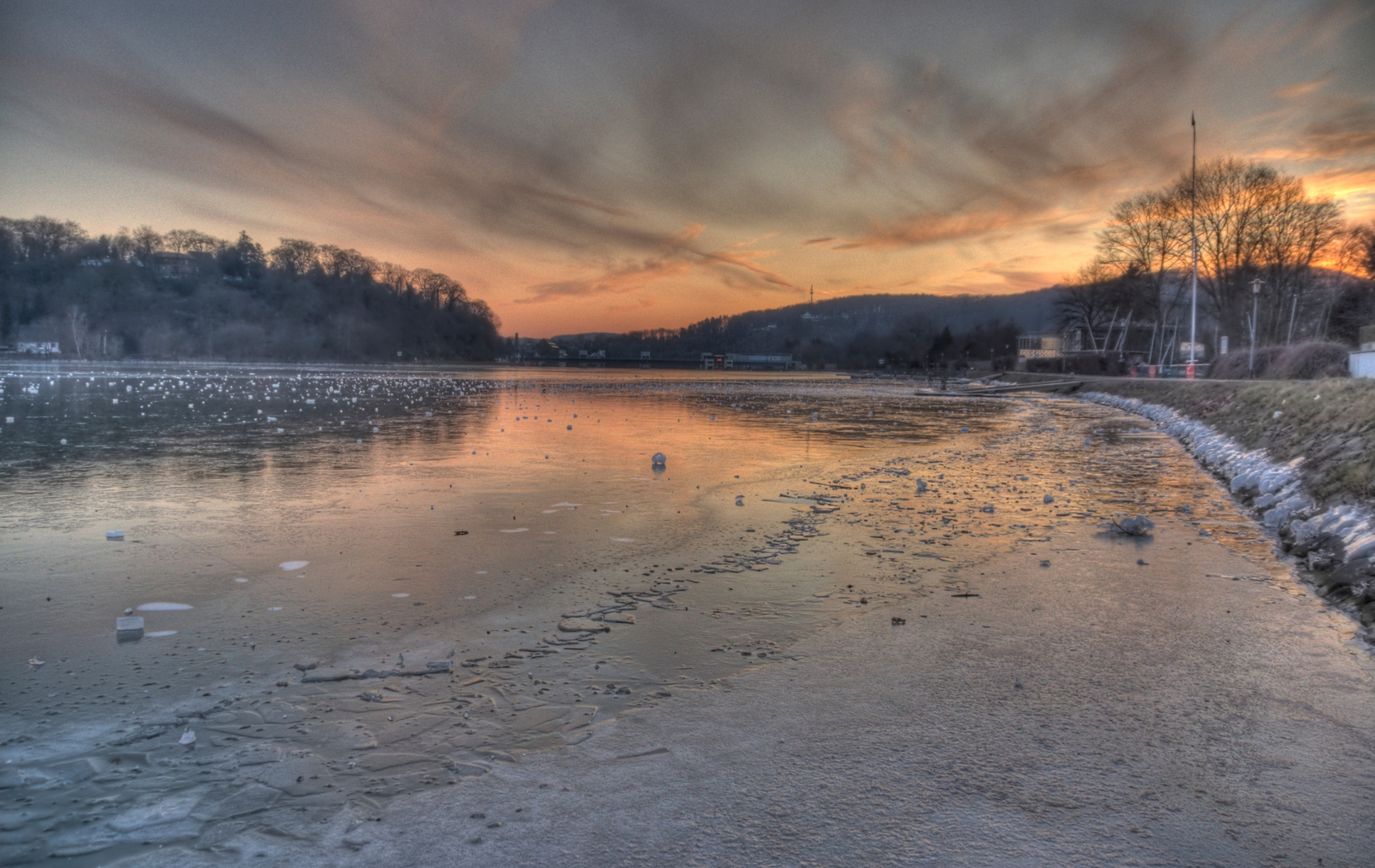 Eisiger Baldeneysee in Essen