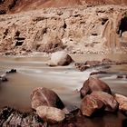 eisiger Bergfluss in den indischen Bergen