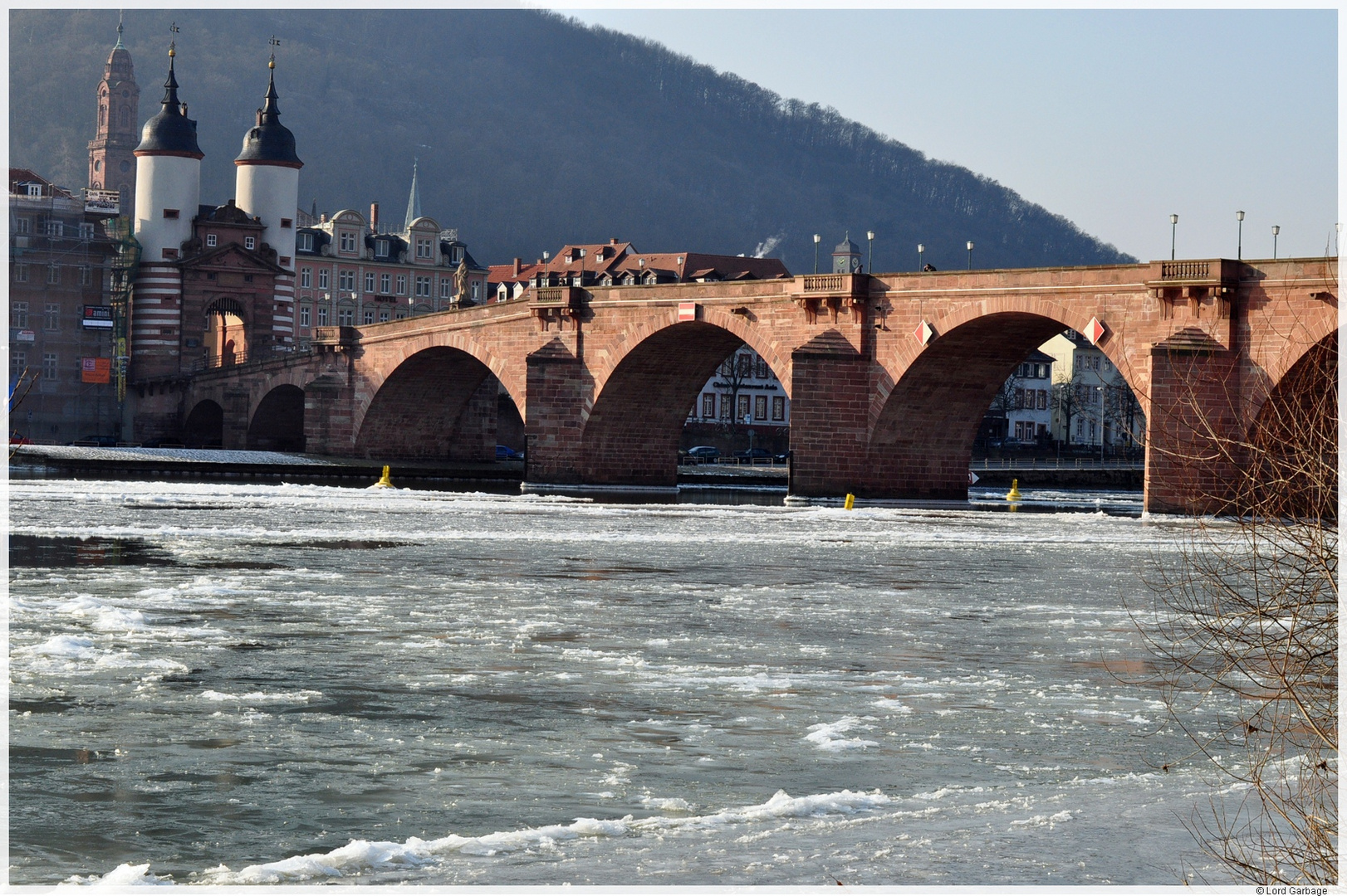 Eisiger Neckar in Heidelberg