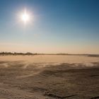 Eisiger Sandsturm am Strand von Bensersiel 