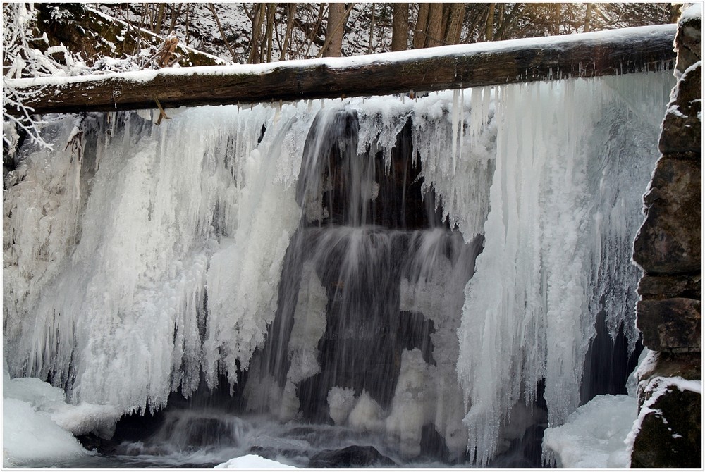 Eisiger Wasserfall