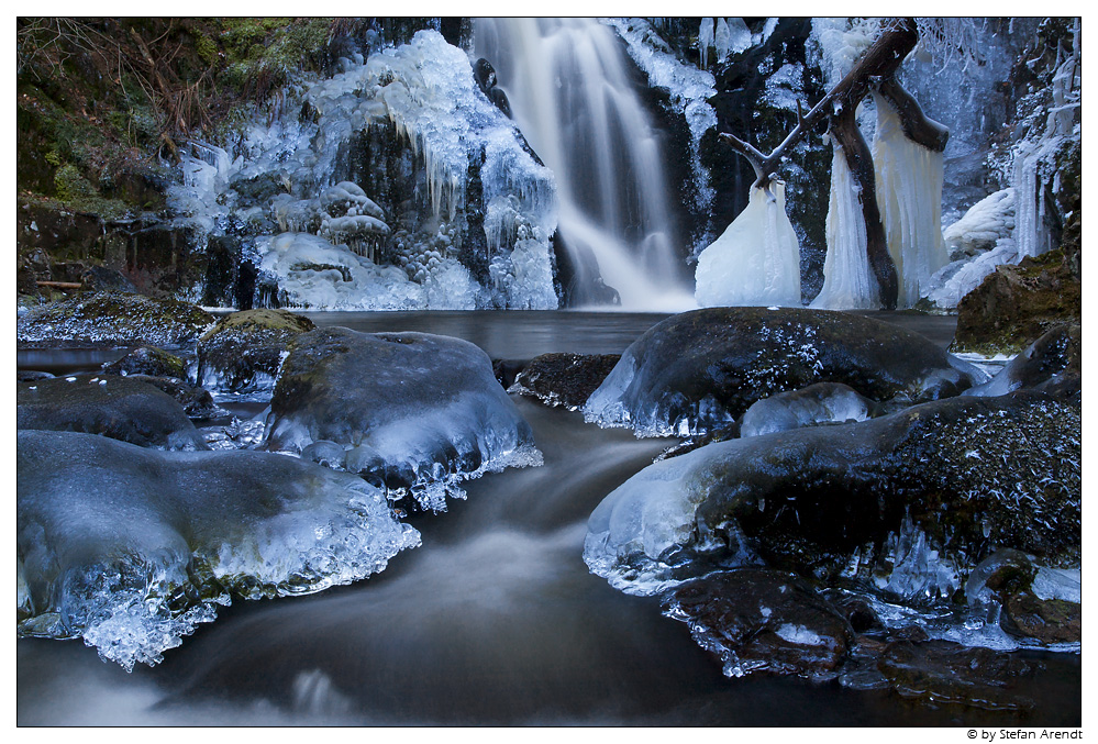 Eisiger Wasserfall