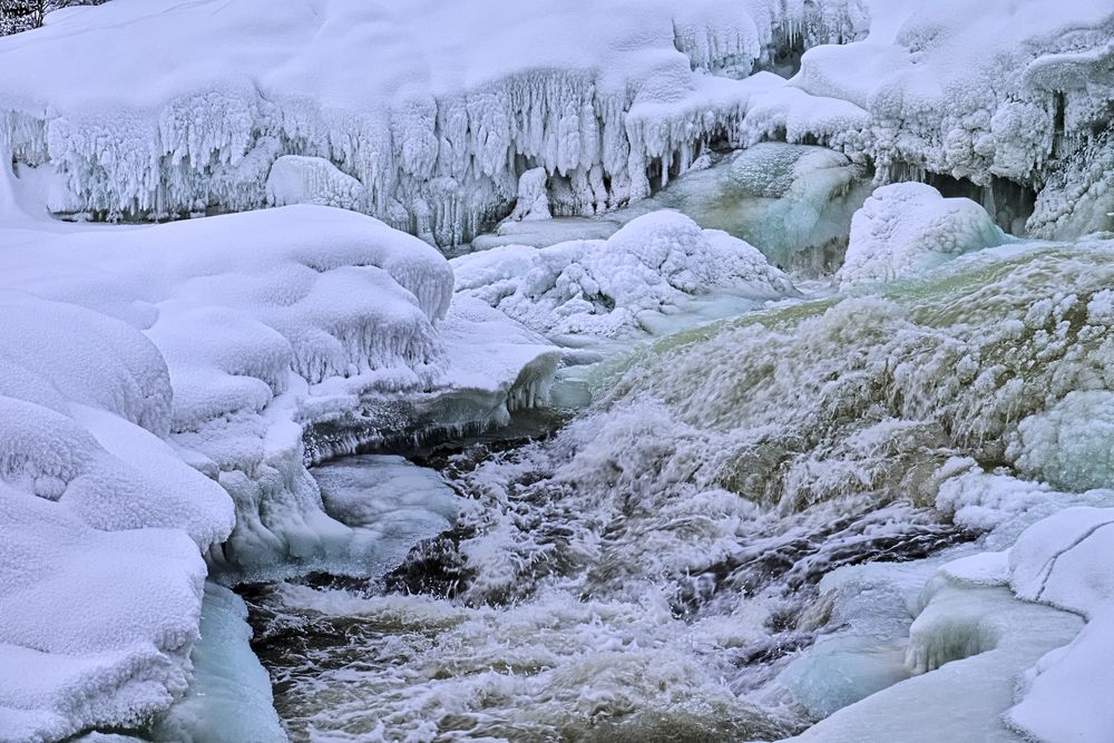 Eisiger Wasserfall