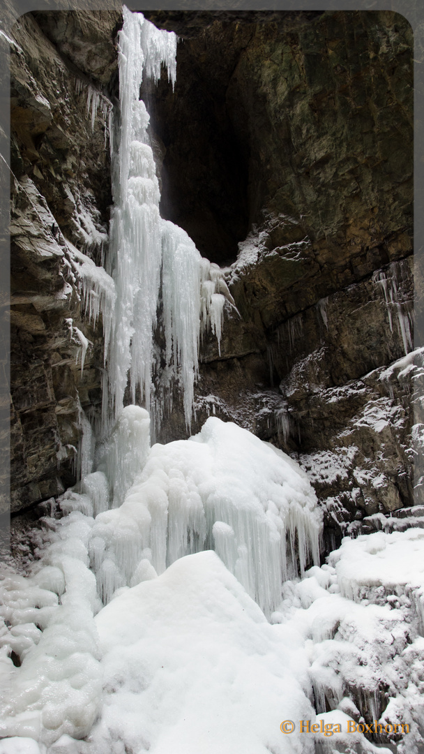 Eisiger Wasserfall