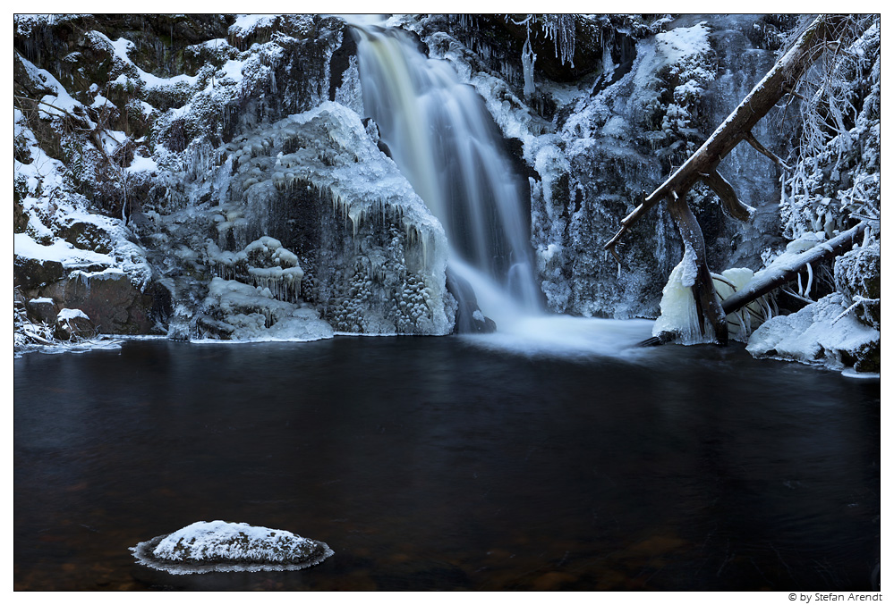 Eisiger Wasserfall