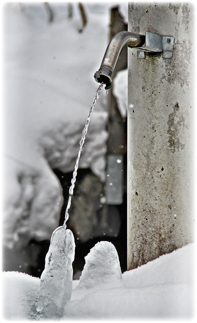 eisiger Wasserhahn