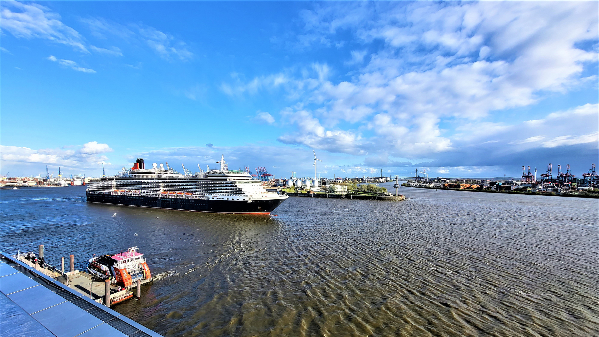 Eisiger Wind beim Auslaufen der "Queen Victoria"