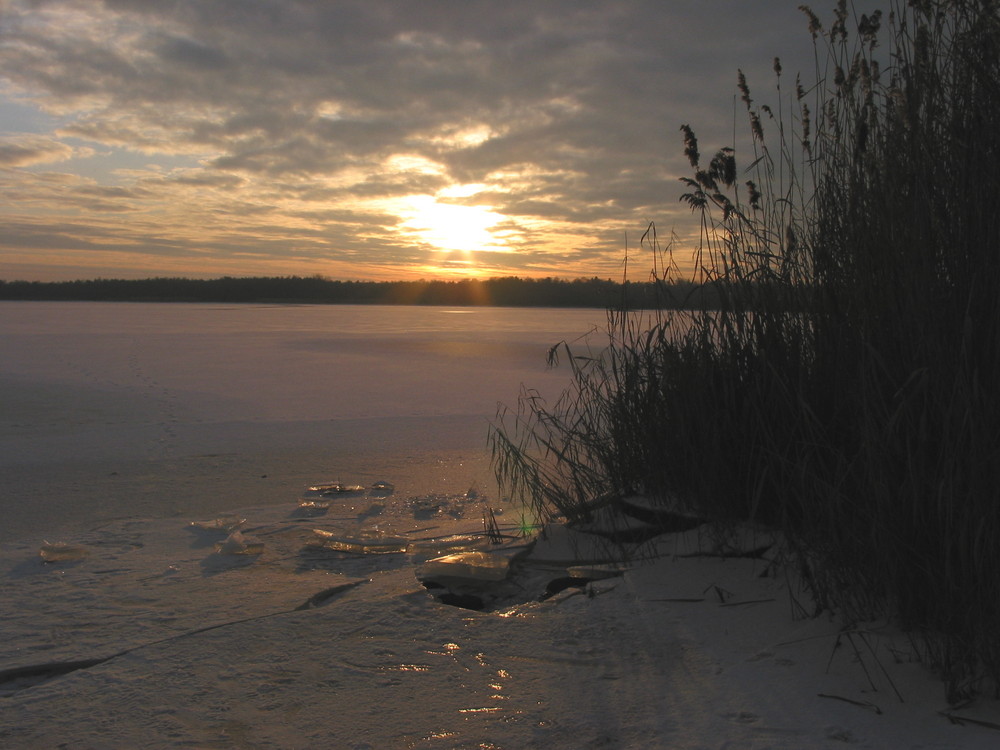 Eisiger_Stausee_zu_betreten