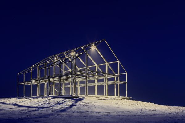 Eisiges Hallenhaus im Winter II – Halde Norddeutschland