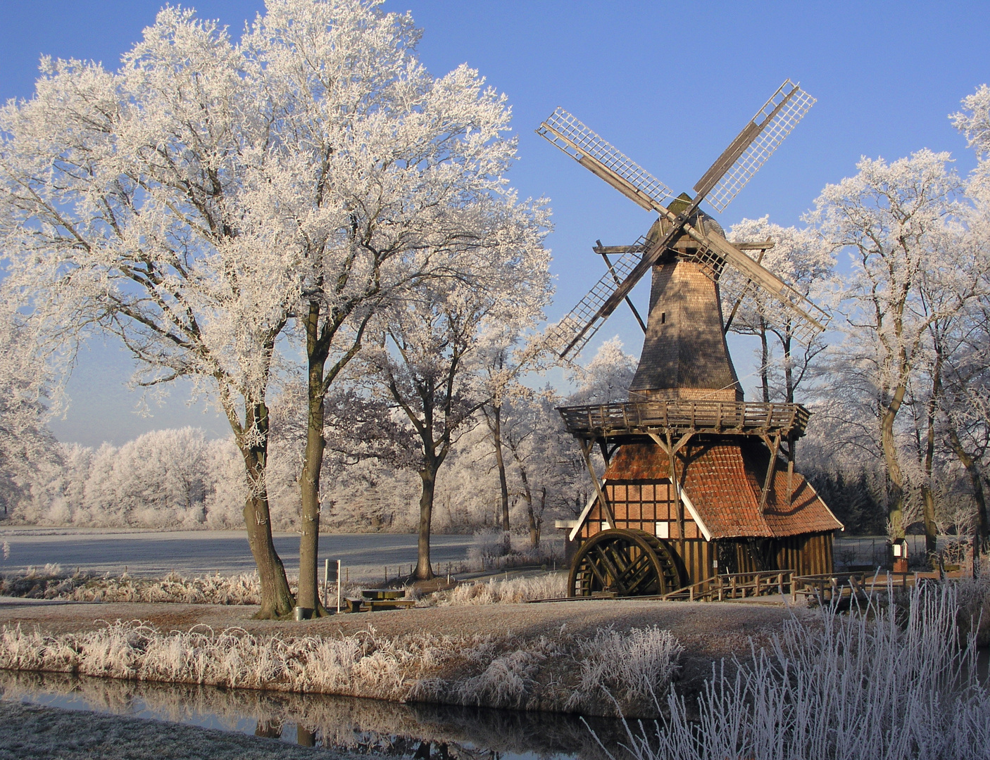 "Eiskalte Hüvener Mühle im Emsland"