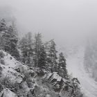 eiskalter Aprilmorgen mit Neuschnee in den Bergen