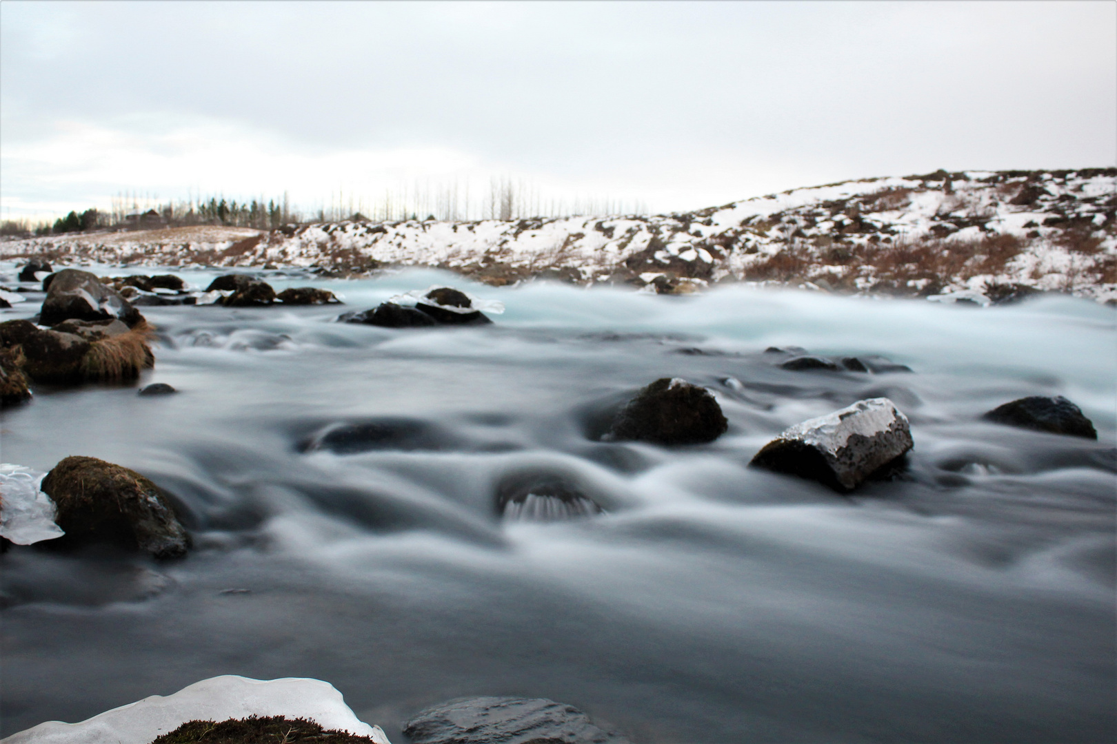 Eiskalter Fluss