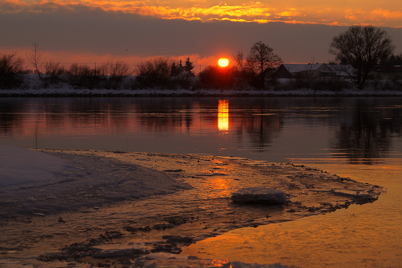 Eiskalter Sonnenuntergang