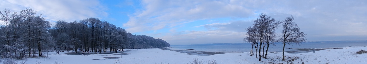 Eiskalter Strand in Solitüde