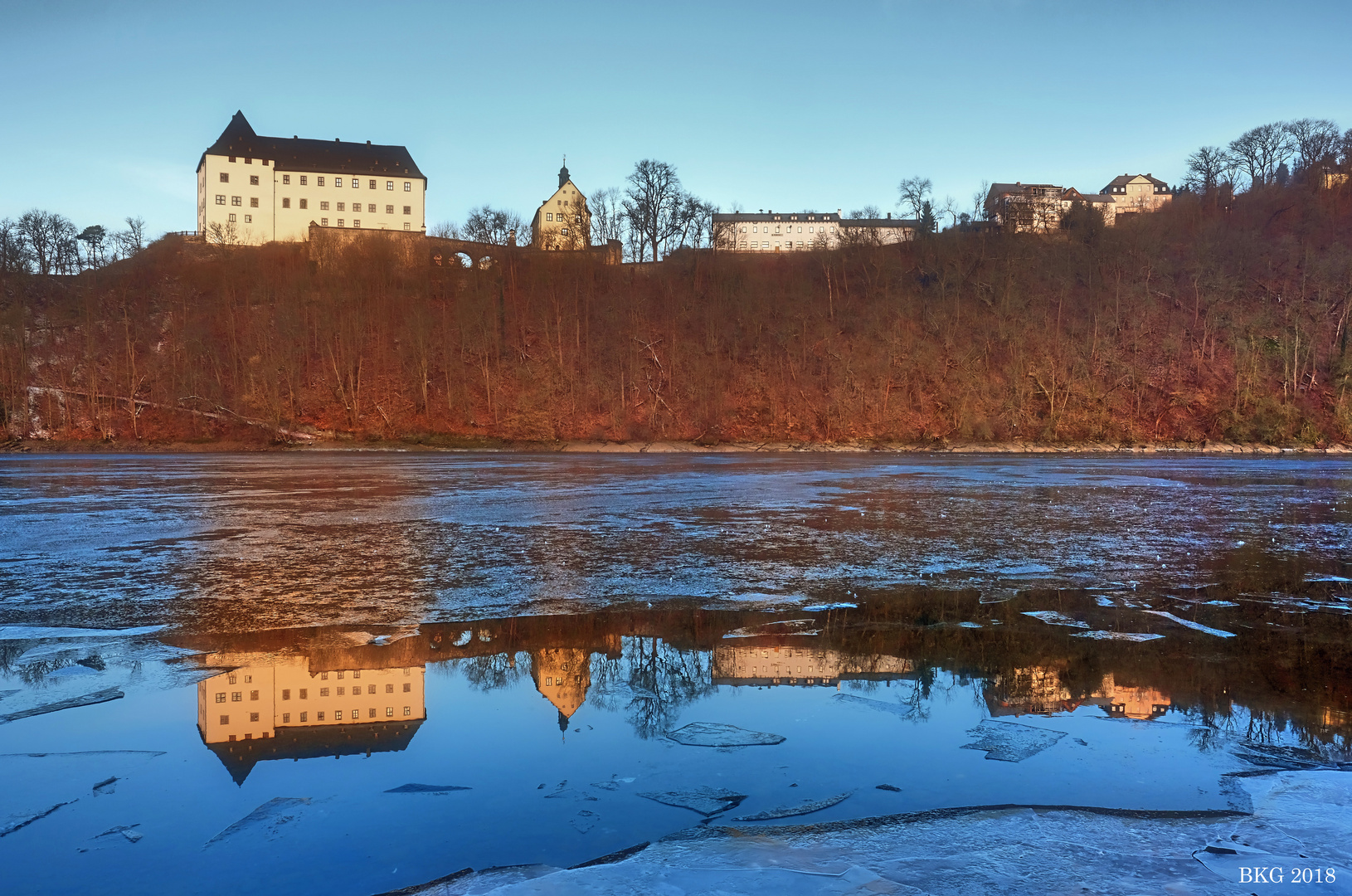 Eiskaltes Morgenerwachen an Schloss Burgk 